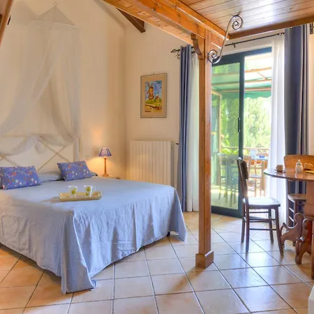 Hébergement de vacances In With Vineyards Olive Groves *